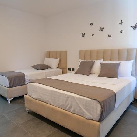 ホテル Vila Celaj Vlorë エクステリア 写真