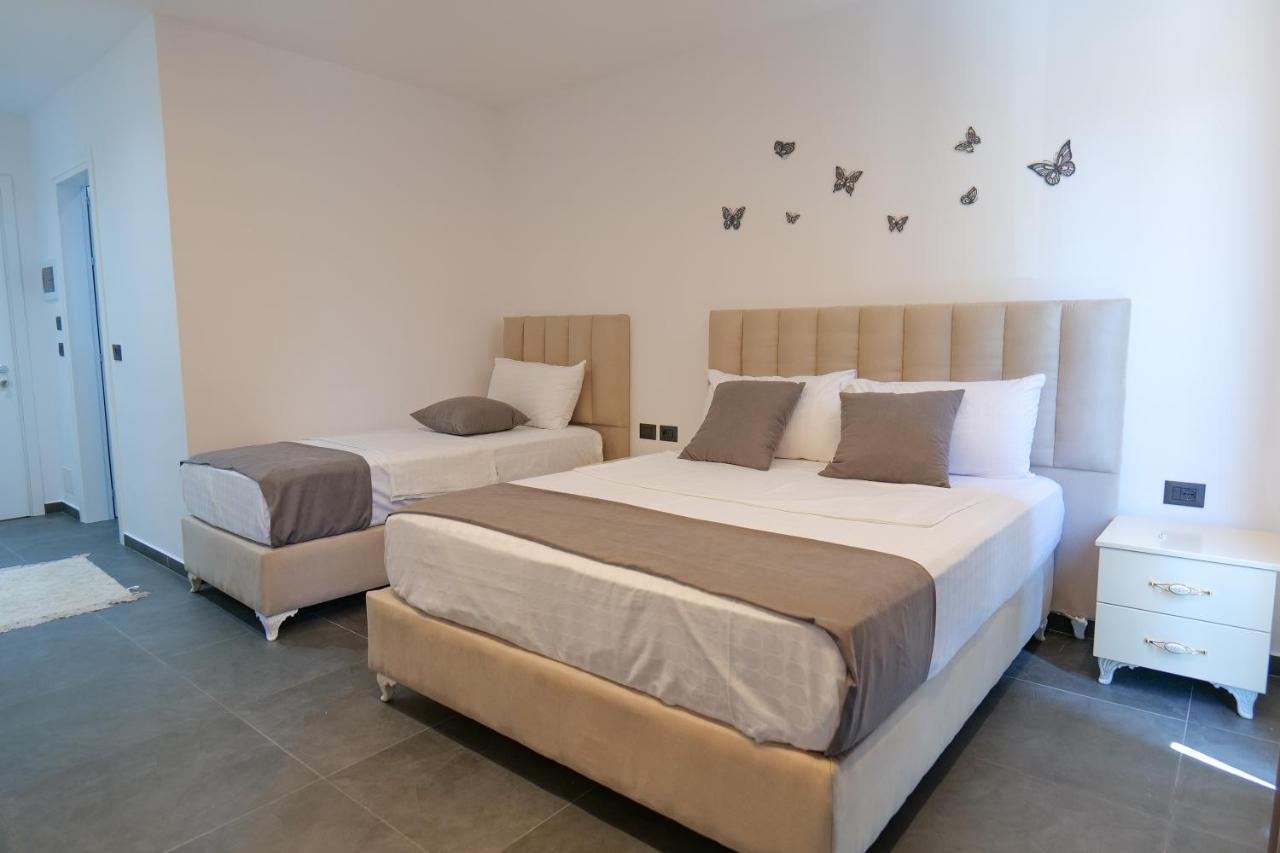 ホテル Vila Celaj Vlorë エクステリア 写真