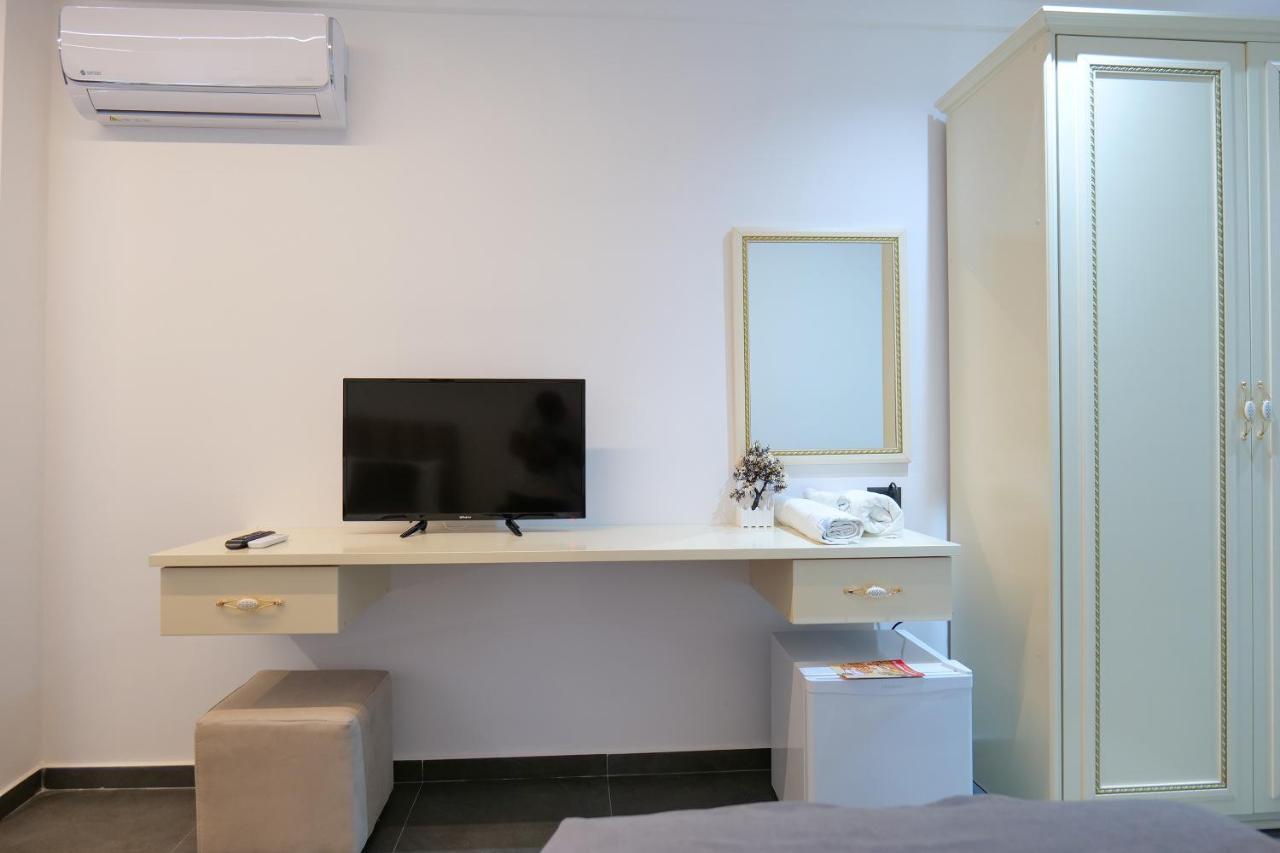 ホテル Vila Celaj Vlorë エクステリア 写真