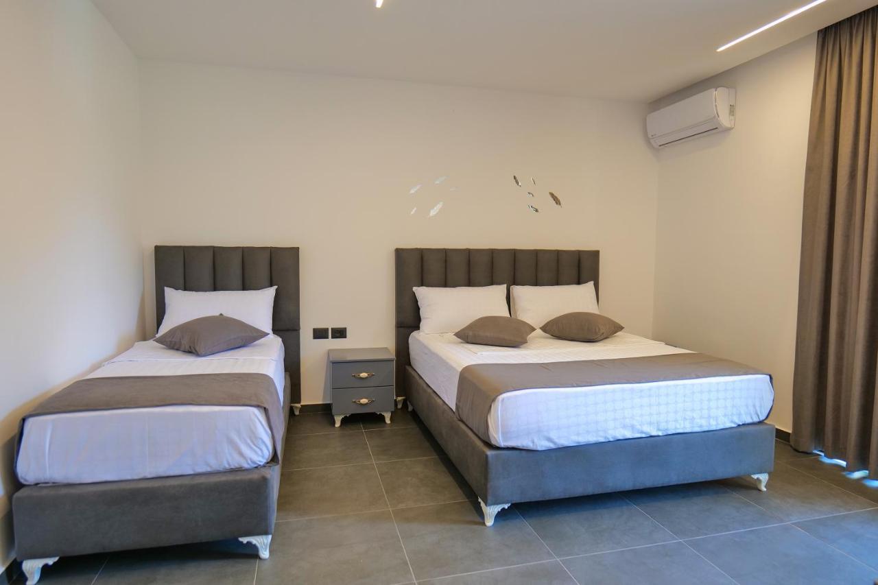 ホテル Vila Celaj Vlorë エクステリア 写真