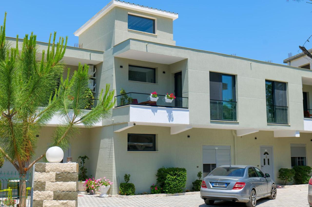 ホテル Vila Celaj Vlorë エクステリア 写真