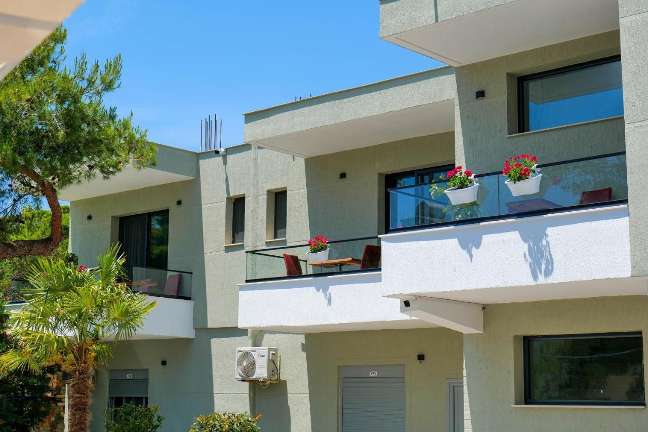 ホテル Vila Celaj Vlorë エクステリア 写真