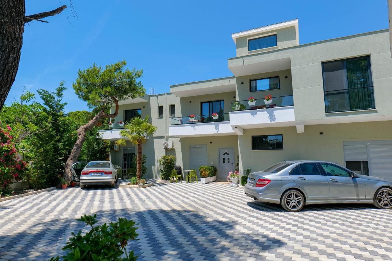 ホテル Vila Celaj Vlorë エクステリア 写真