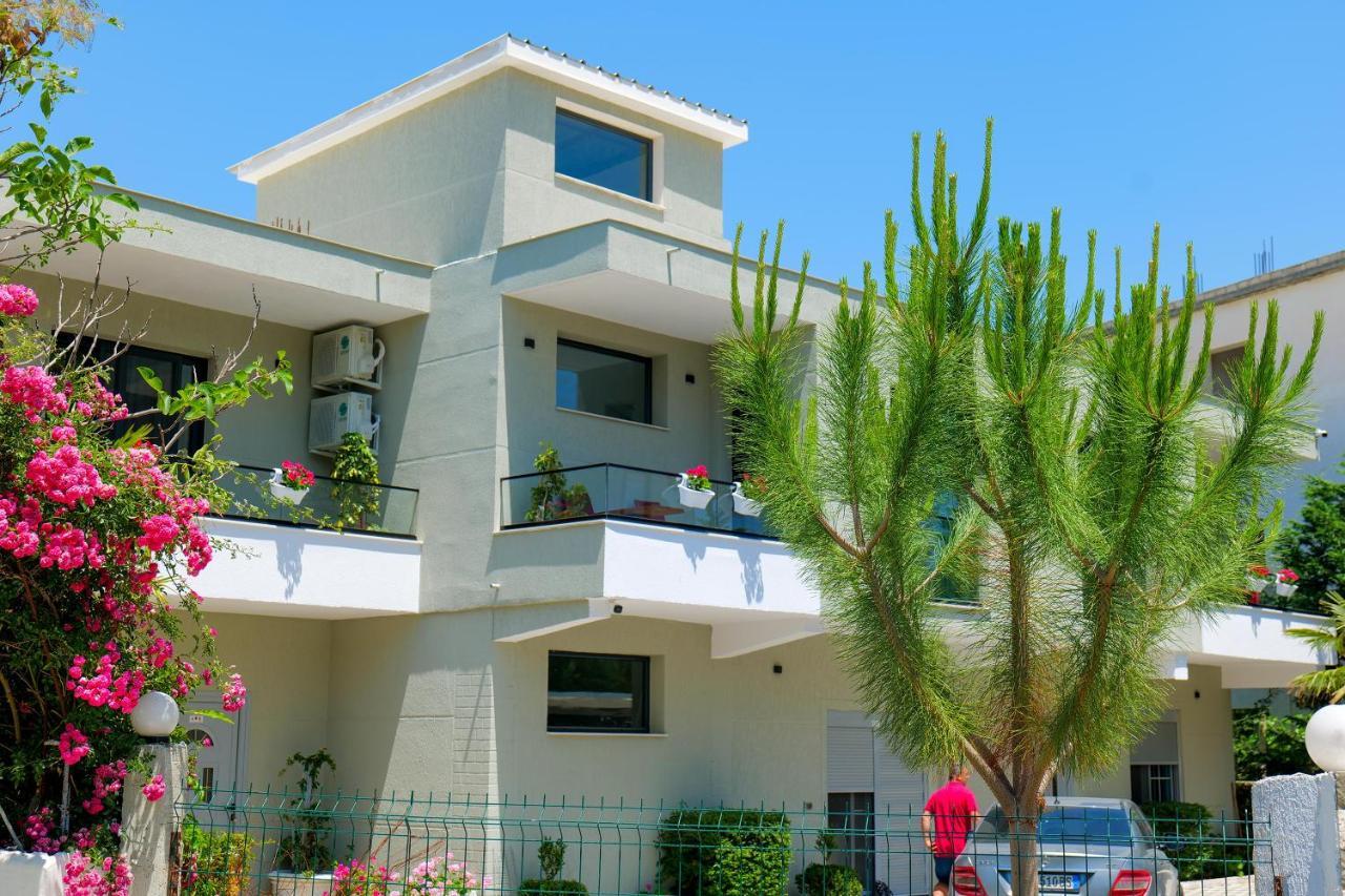 ホテル Vila Celaj Vlorë エクステリア 写真