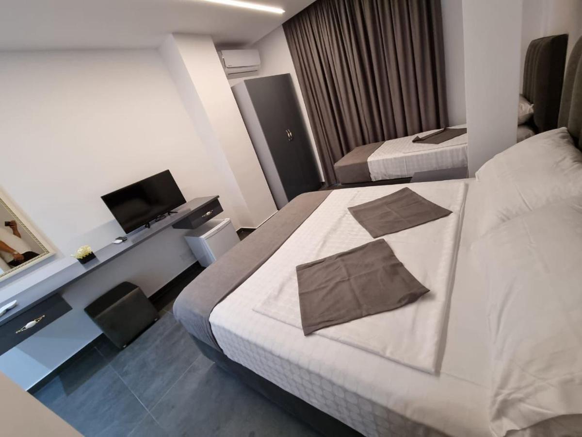 ホテル Vila Celaj Vlorë エクステリア 写真
